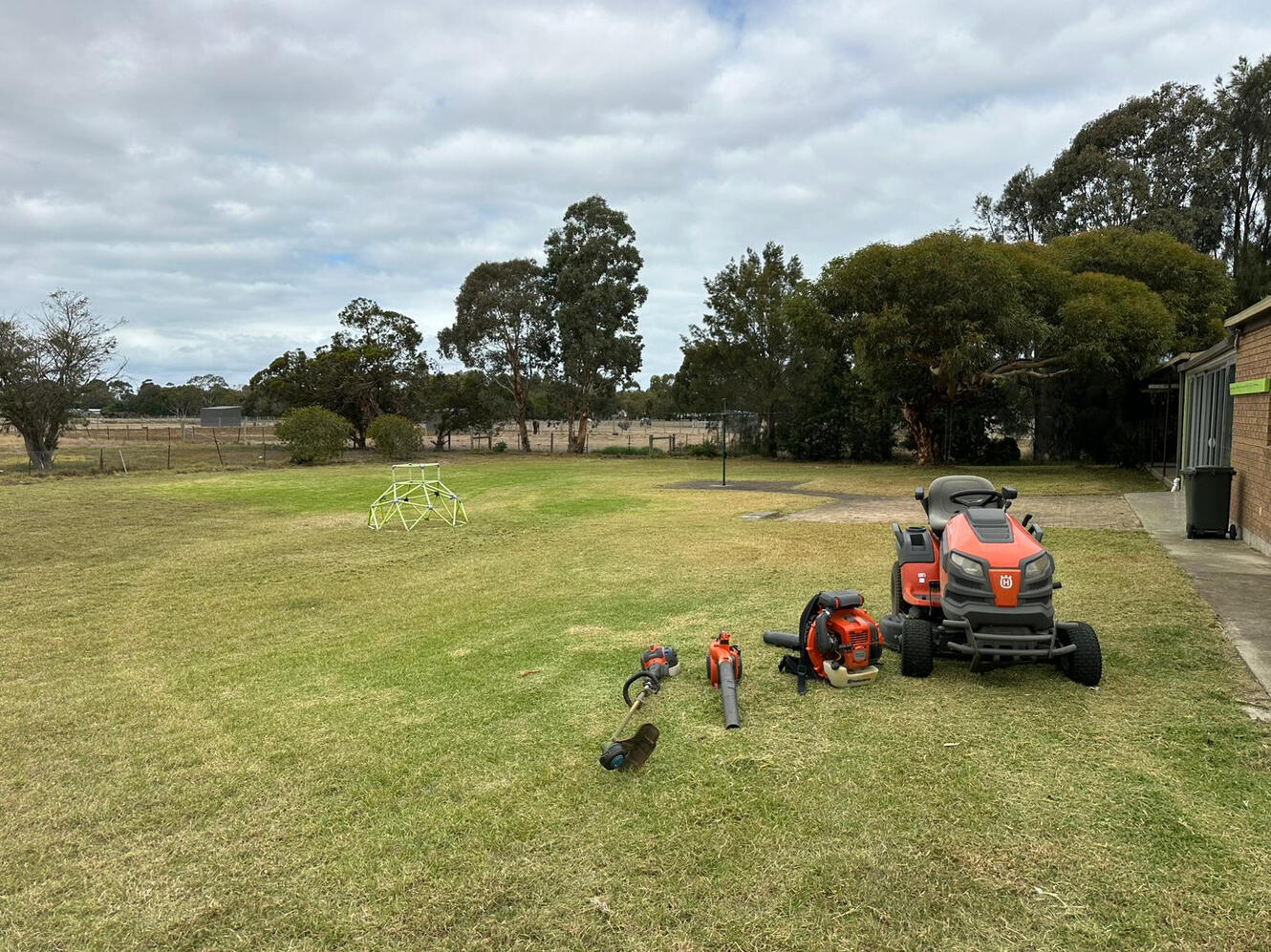 LAWN MOWING IN MELBOURNE